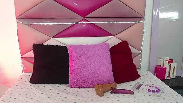 Snapshot of jazminslut chatting on October 2, 12:59 am jazminslut online show from October 2, 12:59 am