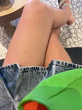 xiaoyuan01 online show from July 5, 4:19 am