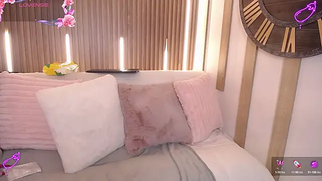 EmmaJhomson online show from September 22, 8:07 pm