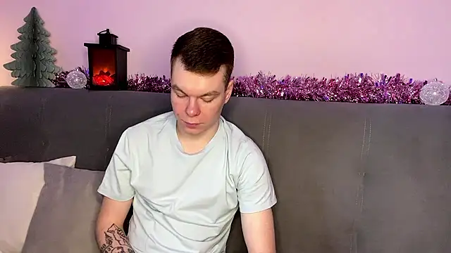 julielourens online show from January 7, 8:07 am