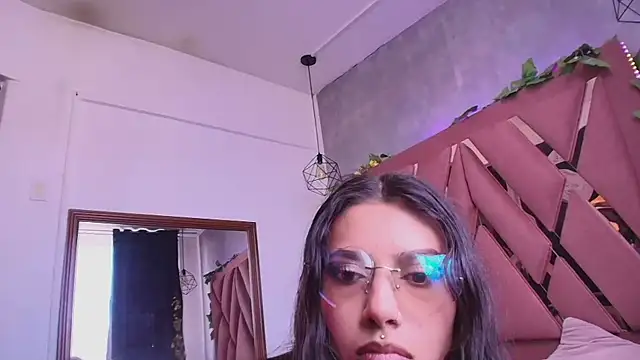 Snapshot of viollettaa_ chatting on September 16, 7:55 pm viollettaa online show from September 16, 7:55 pm