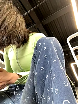 Ninazhang online show from November 29, 5:55 am