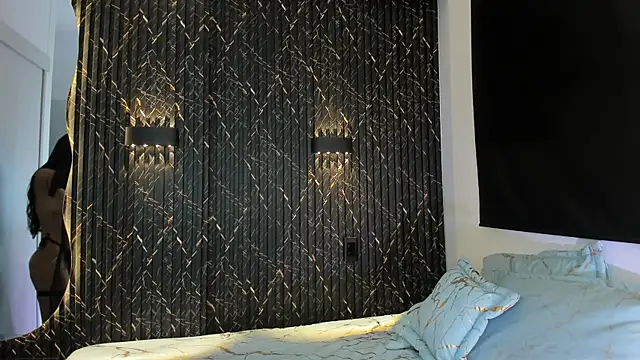 ZOETTAYLOR online show from November 13, 11:15 pm