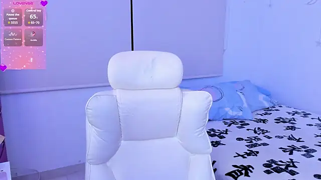 Lilith Raven  online show from December 14, 3:01 am