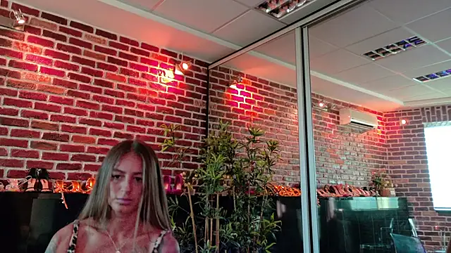 MayaHellen online show from May 5, 5:43 am