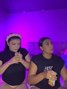 nicolexxaleja online show from May 6, 12:36 am