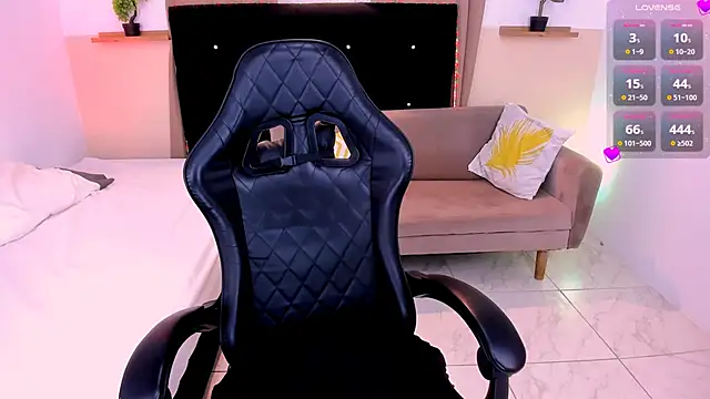 Sarah Brooke online show from October 23, 6:36 pm