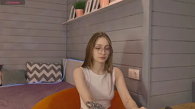 Vikki wyye online show from October 4, 3:23 am