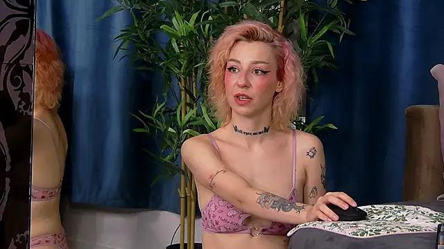 KristenRedd online show from September 23, 5:49 am