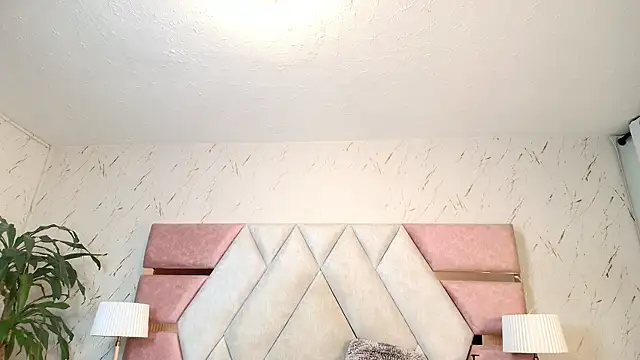 Zoelucas online show from April 4, 11:53 am