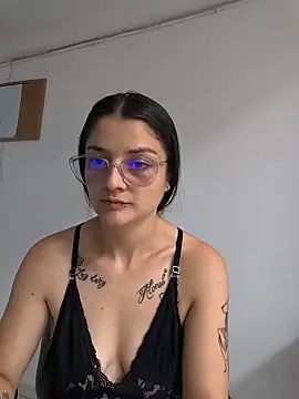 Coralinne   online show from May 25, 4:39 pm
