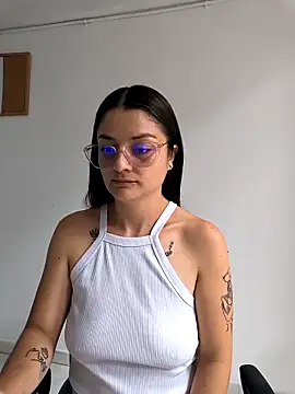 Coralinne   online show from May 1, 4:21 pm
