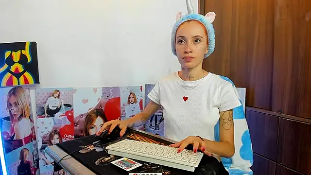 megaanGilr online show from October 7, 6:56 pm
