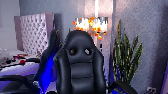 laila stilwiills online show from March 20, 6:07 am