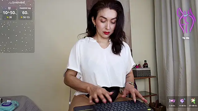 siren indira  online show from November 7, 10:58 pm