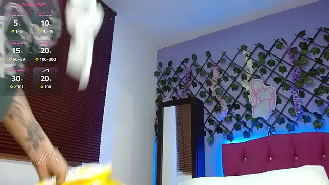 Sophie-Hot- online show from March 21, 10:09 am