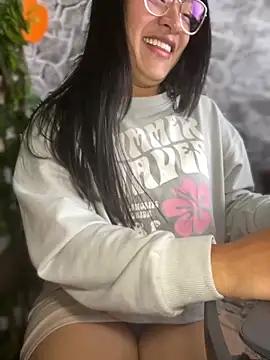 Liulee2 online show from October 7, 5:06 pm