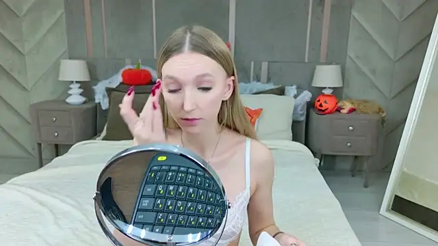 KellyBradford online show from October 22, 5:56 am