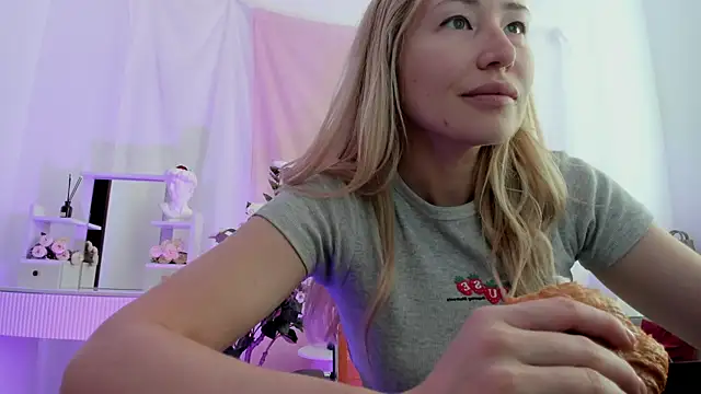 AstraMonroe online show from May 22, 4:32 am