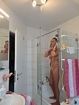 HotWifeLyn68 online show from May 23, 12:25 pm