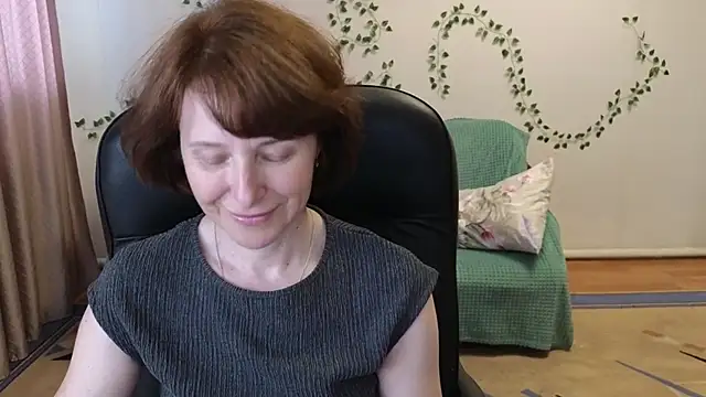 Lia Tito online show from May 25, 1:32 pm