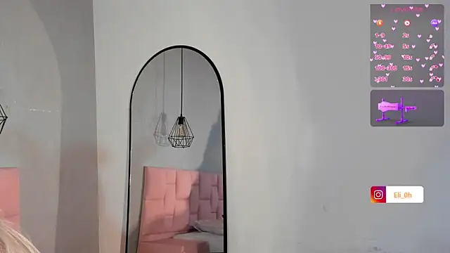 Snapshot of Emilyy_Queen chatting on September 19, 1:59 am Emilyy Queen online show from September 19, 1:59 am