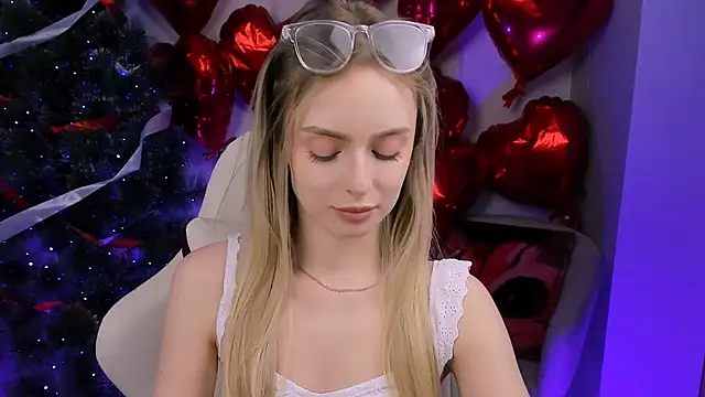 JuliaBrewwer online show from March 24, 6:02 pm