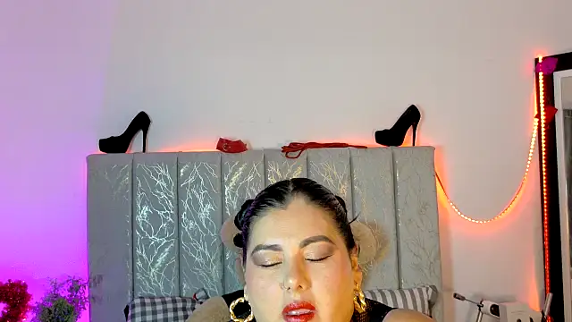 AndreaKinky online show from March 8, 8:18 am