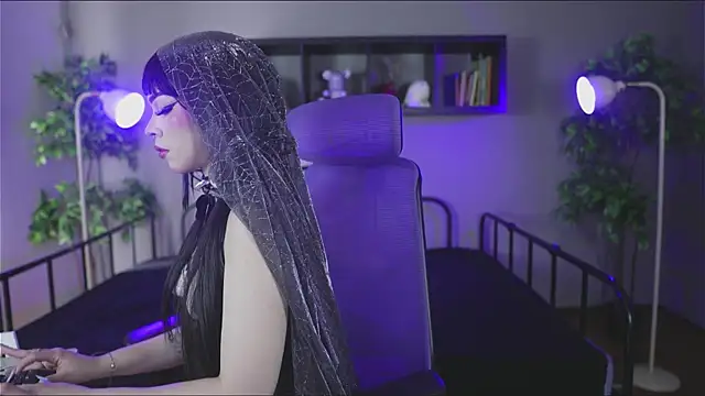 Sabrina bloom online show from November 12, 1:09 pm