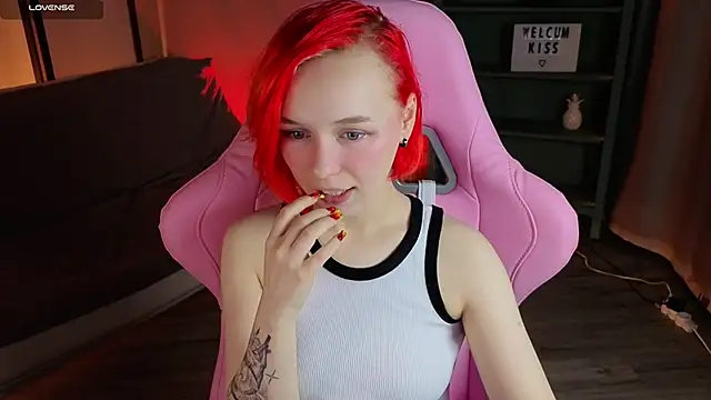 NaomiYoru online show from October 9, 8:24 pm