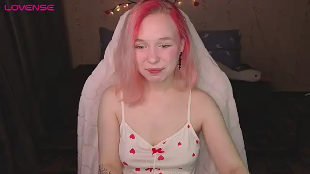 NaomiYoru online show from May 16, 8:41 pm