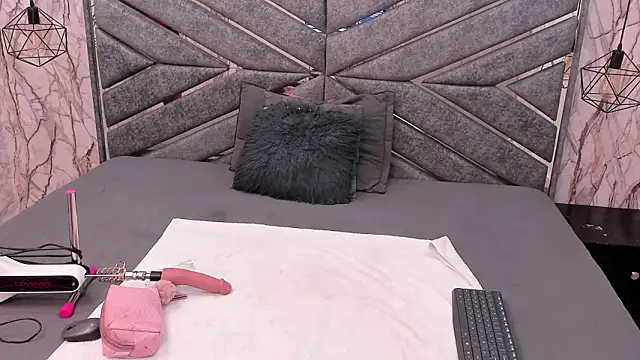 SASHA BROWNIE   online show from March 17, 7:40 pm