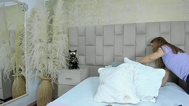 cloesummerr  online show from December 15, 12:43 pm