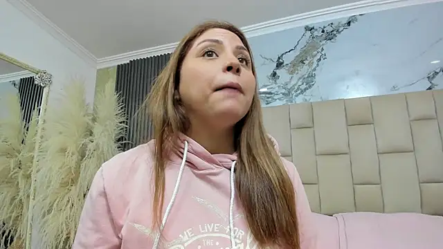 cloesummerr  online show from May 25, 1:54 pm