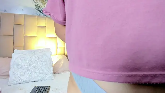 cloesummerr  online show from May 23, 1:42 pm