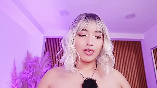 Starbutterflyy  online show from May 9, 5:42 am