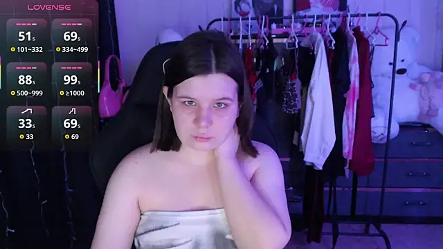 AmyVibess online show from May 7, 6:00 pm