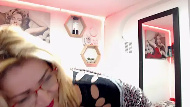 DIVAX MONSERRAT online show from October 11, 10:01 pm