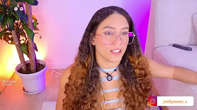 onlyemily  online show from April 6, 4:46 am