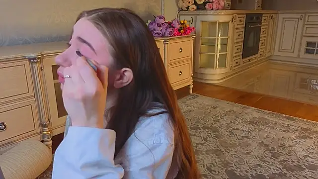 EadlinGillim online show from October 14, 3:20 am