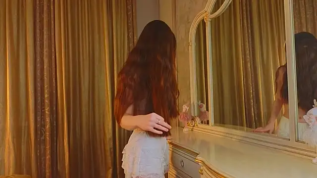 EadlinGillim online show from November 12, 3:04 am