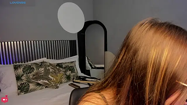 Emilybeltons online show from April 7, 7:27 pm