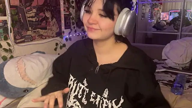 nikoli naw online show from October 16, 10:01 pm