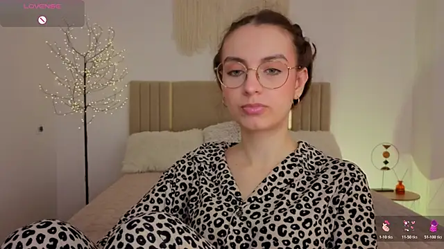 Real cutie1 online show from May 26, 12:59 pm