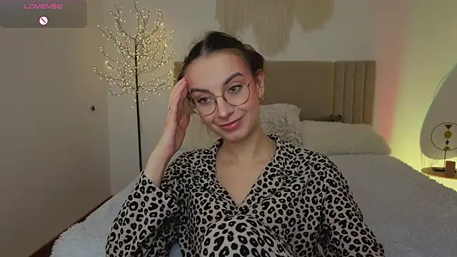 Real cutie1 online show from April 9, 12:54 pm