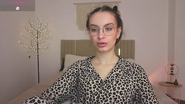 Real cutie1 online show from May 11, 12:40 pm