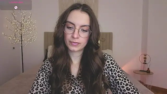 Real cutie1 online show from May 11, 2:45 pm