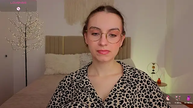 Real cutie1 online show from May 25, 12:48 pm