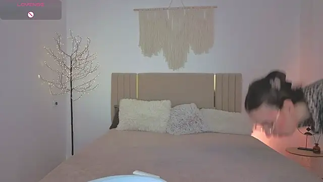 Real cutie1 online show from May 9, 1:13 pm