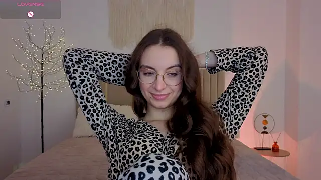 Real cutie1 online show from May 22, 1:53 pm